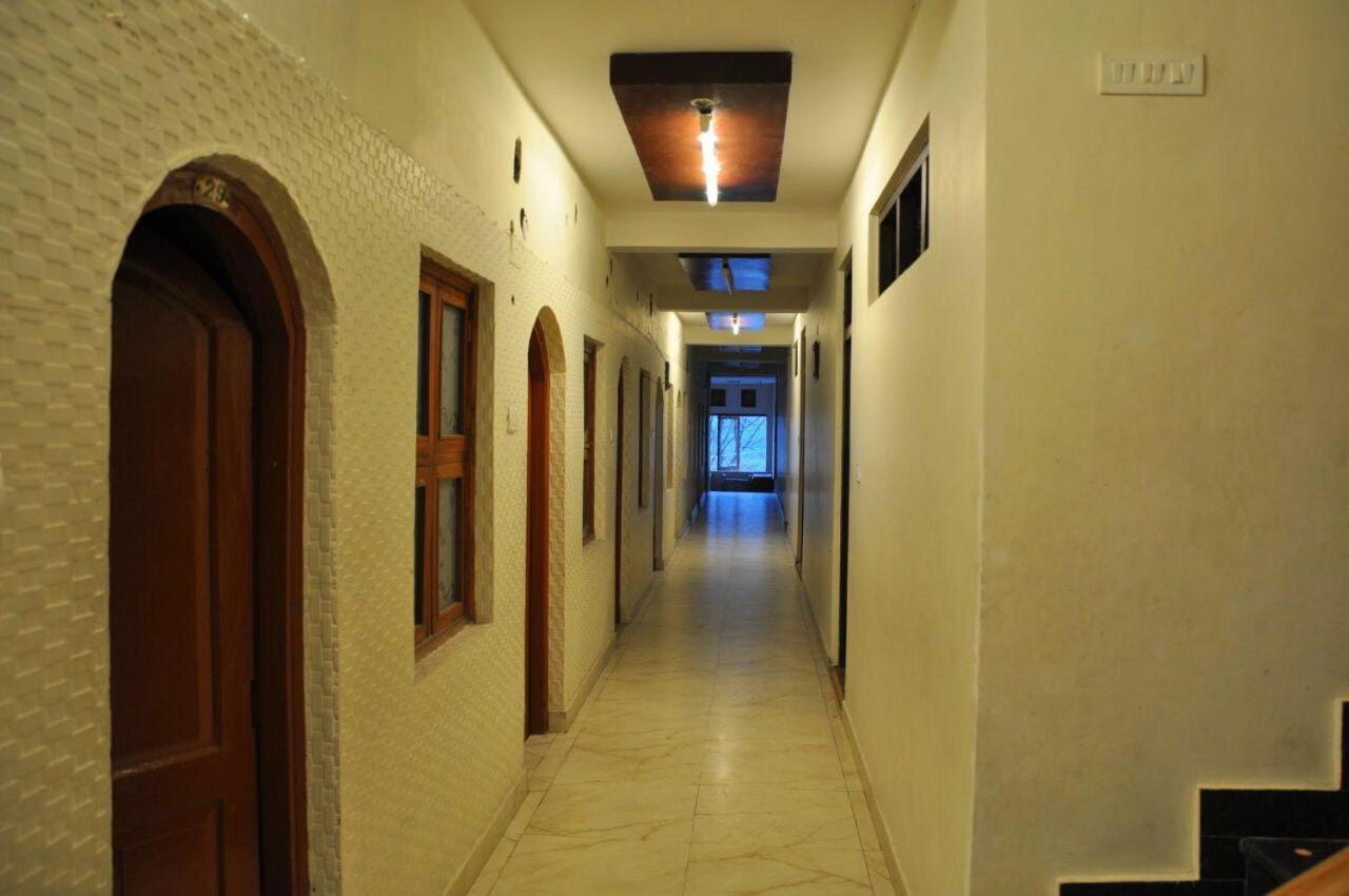 Hotel Ahuja Nainital Exteriör bild